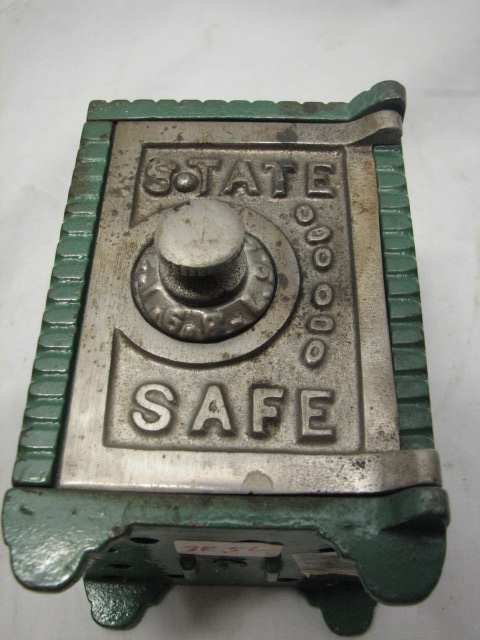 VINTAGE ORNATE GREEN CAST METAL IRON STATE SAFE COMBINATION PIGGY BANK 