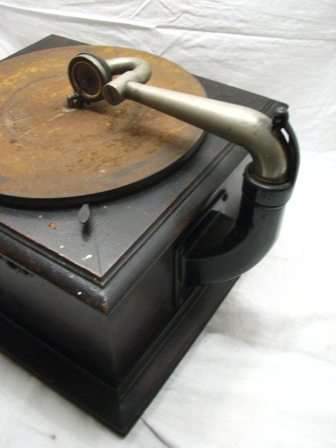 VICTOR VICTROLA TABLE TOP PHONOGRAPH VV VI NEEDS LOVE  