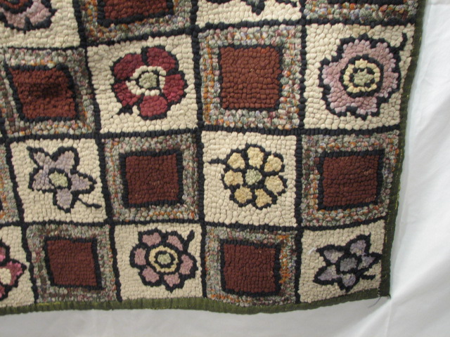 VINTAGE HOOKED RUNNER THROW RAG RUG FOLK ART FLORAL PATTERN MAT CARPET 