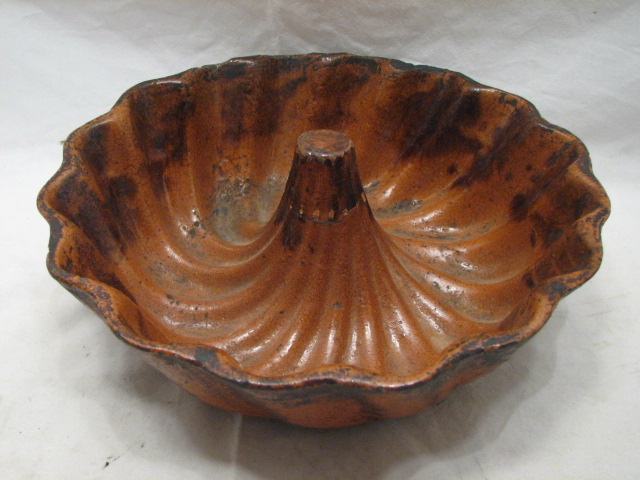 REDWARE POTTERY BUNT CAKE PAN MOLD SPONGEWARE  