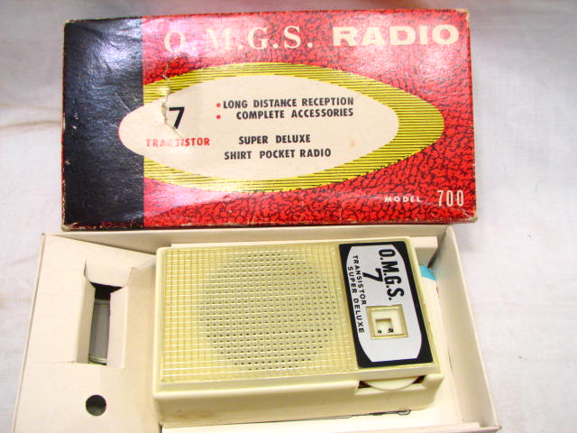 VINTAGE MOD 700 OMGS POCKET TRANSISTOR RADIO IOB  