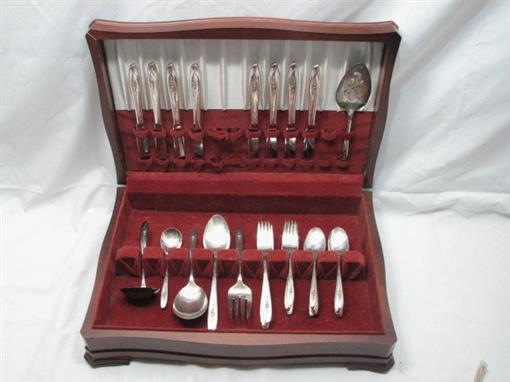 SILVER TULIP ディナーセット 8名用サーバー付き48本組 IS INTERNATIONAL SILVER TULIP PLATED FLATWARE SET SILVERWARE 46