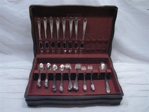Vintage Wm Rogers 50 pc Imperial Silver Plate Flatware Set+Box