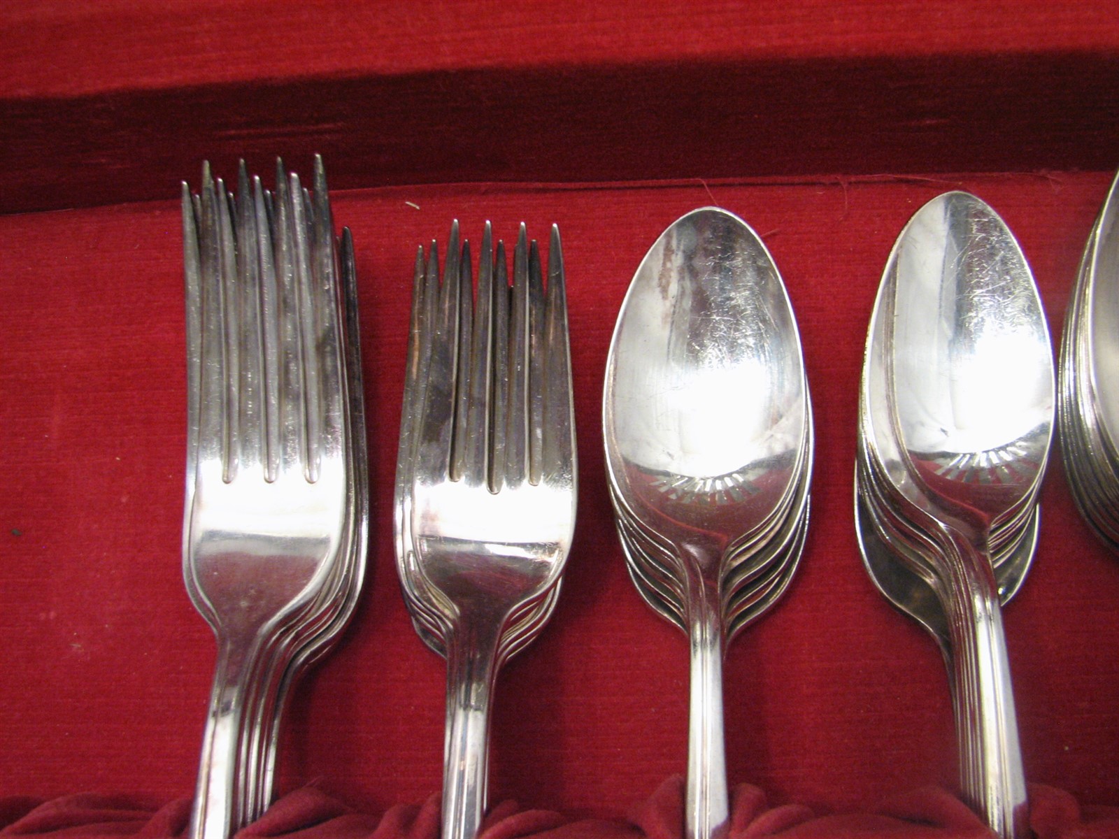 Holmes & Edwards Inlaid IS Romance Silverplate Flatware Set 52 pcs