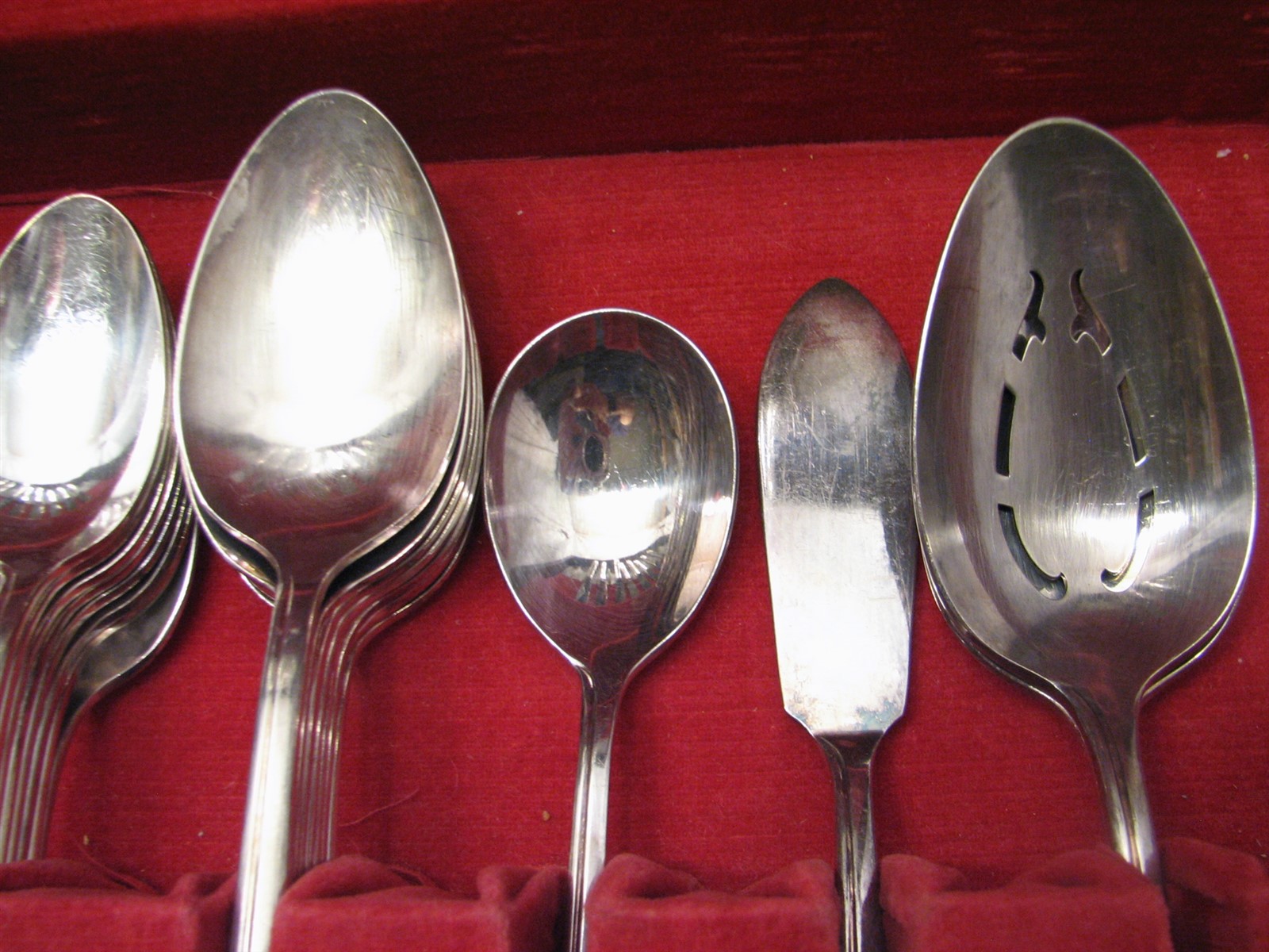 Holmes & Edwards Inlaid IS Romance Silverplate Flatware Set 52 pcs