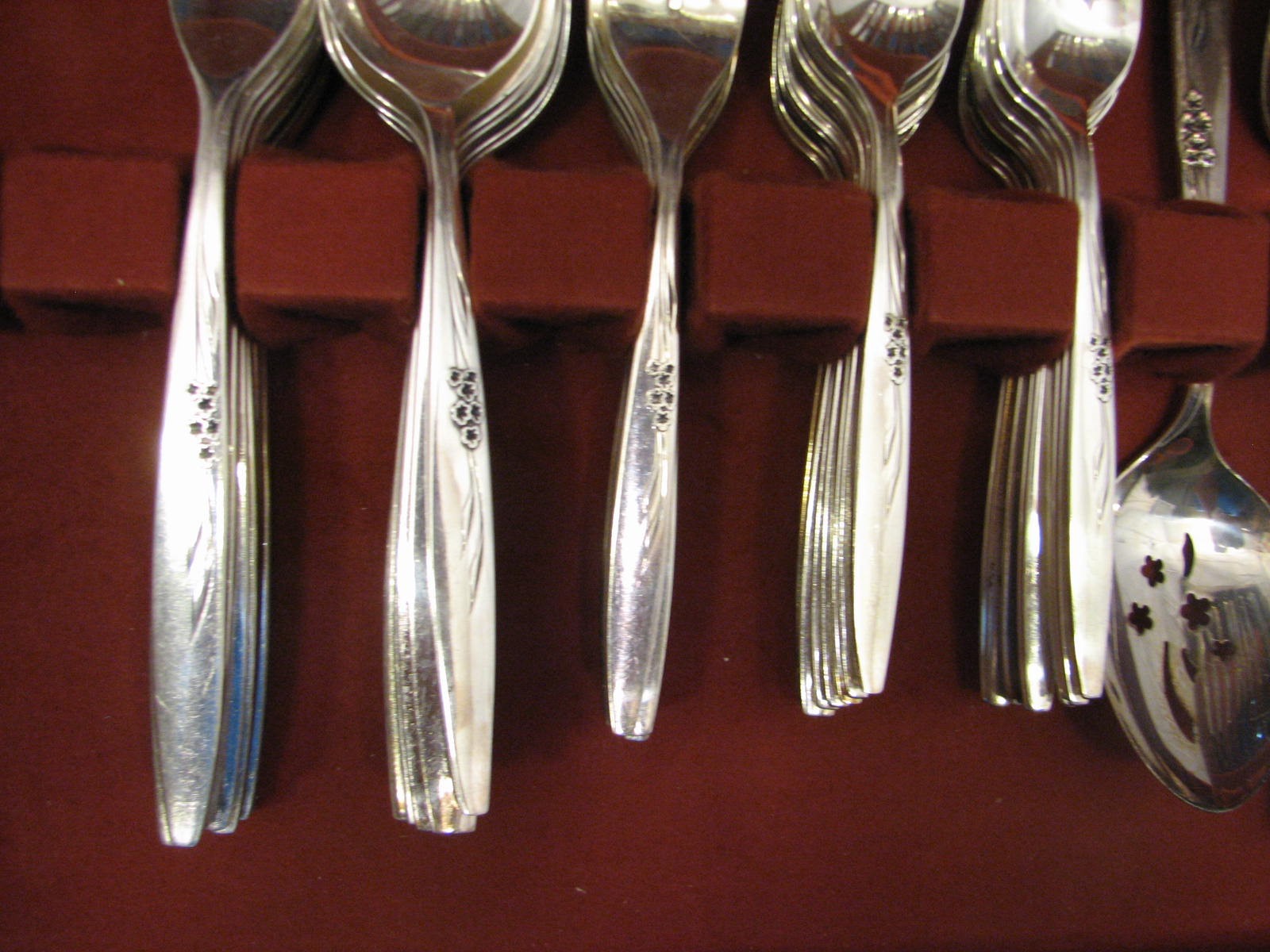 Details about   Oneida Community Silverplate   ENCHANTMENT  Gentle Rose Cold Meat Serving Fork