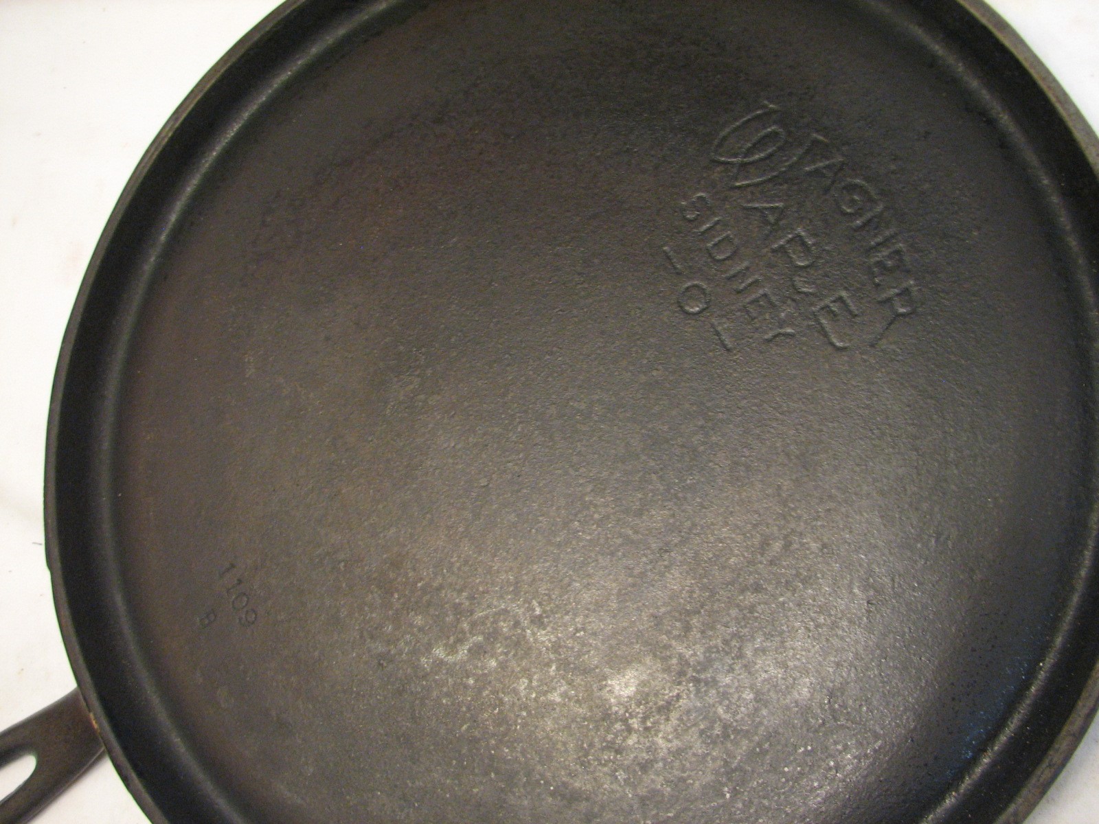 Early Merit No. 9 Cast Iron Round Handle Pancake Griddle Pan Large Logo 1508