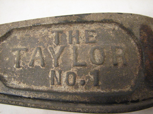 ANTIQUE TAYLOR NO. 1 SAD CLOTHES IRON DETACHABLE HANDLE HOUSEHOLD TOOL 